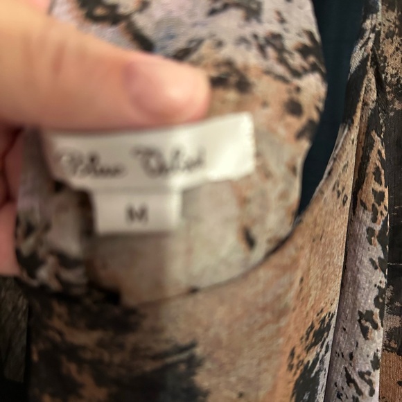 Elegant Abstract Women's Blouse - Picture 6 of 6